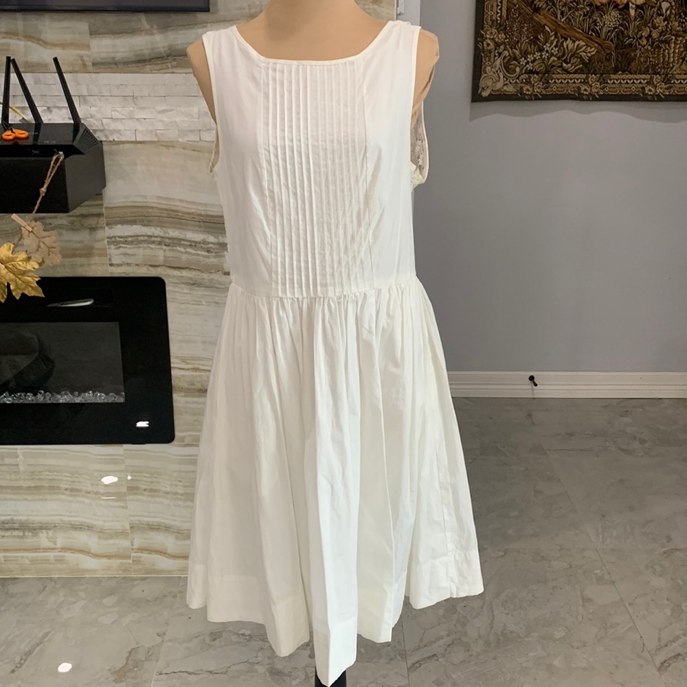 Joe Fresh Women’s White Sleeveless With Embroidered Back. Size 8